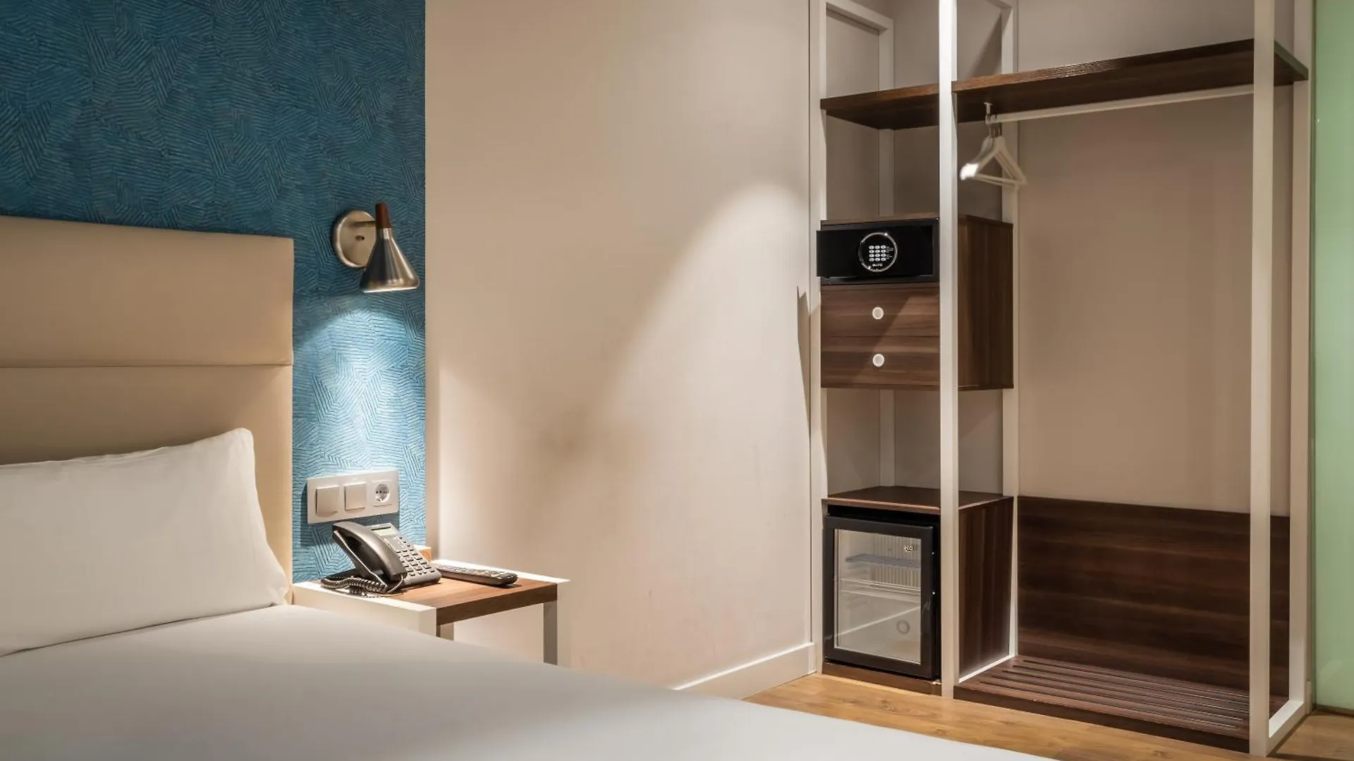 ***  Arya Stadium Hotel Barcelona Spain