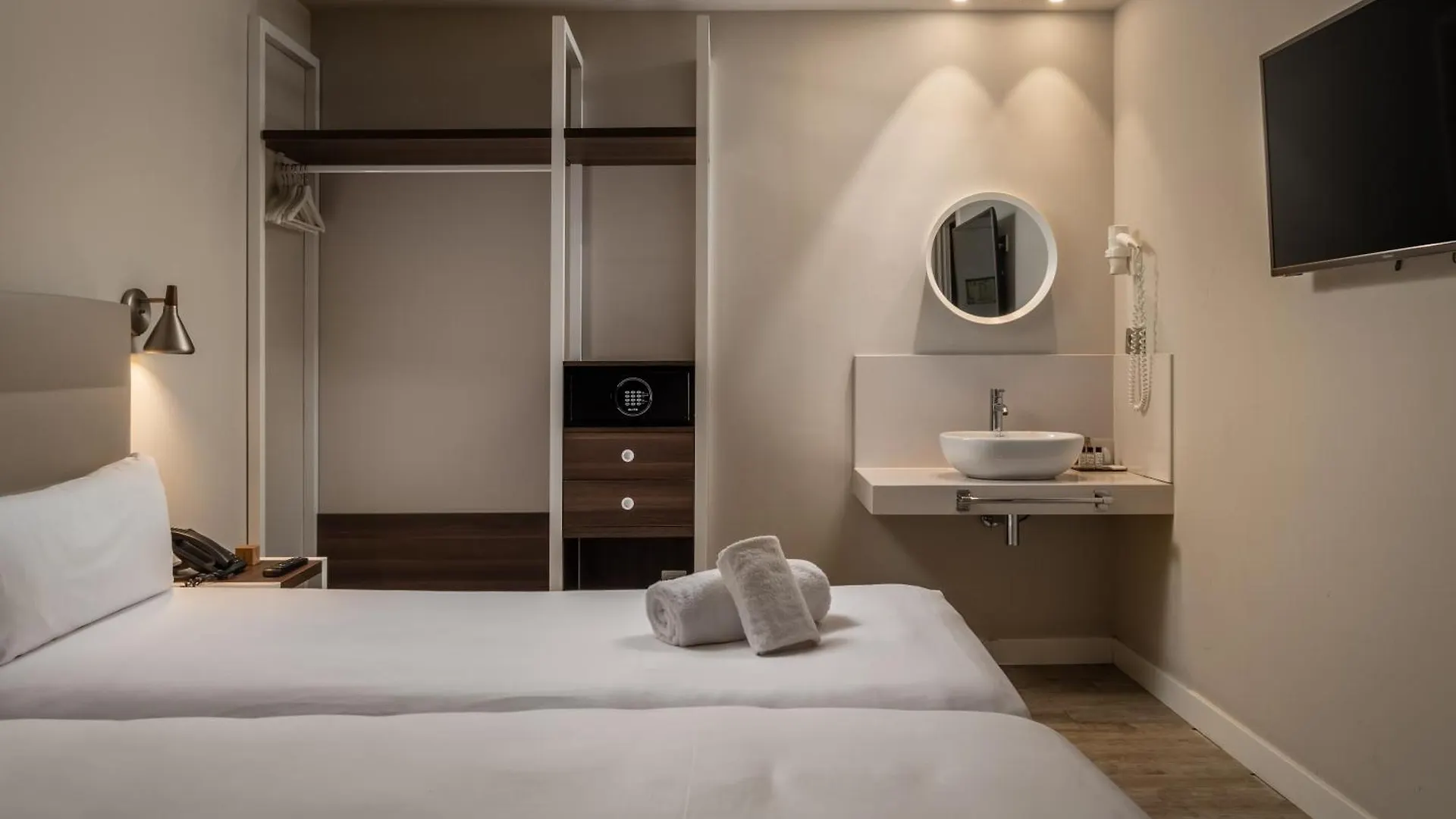 Arya Stadium Hotel Barcelona 3*,